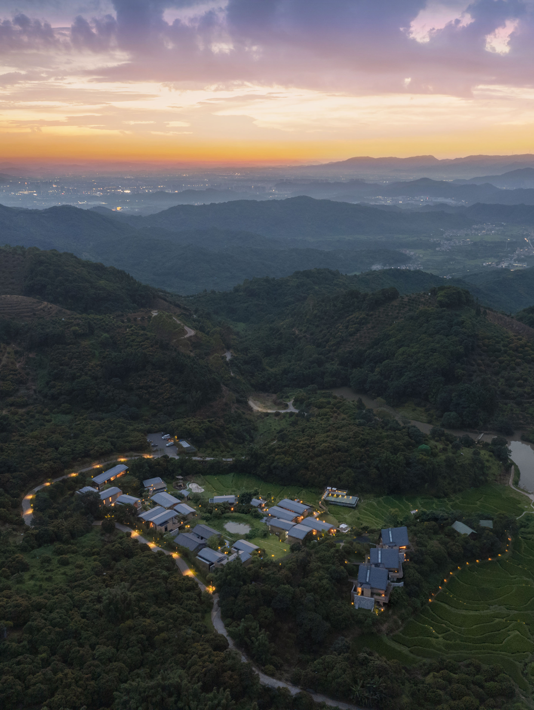 02-摄影：DONG建筑影像.png